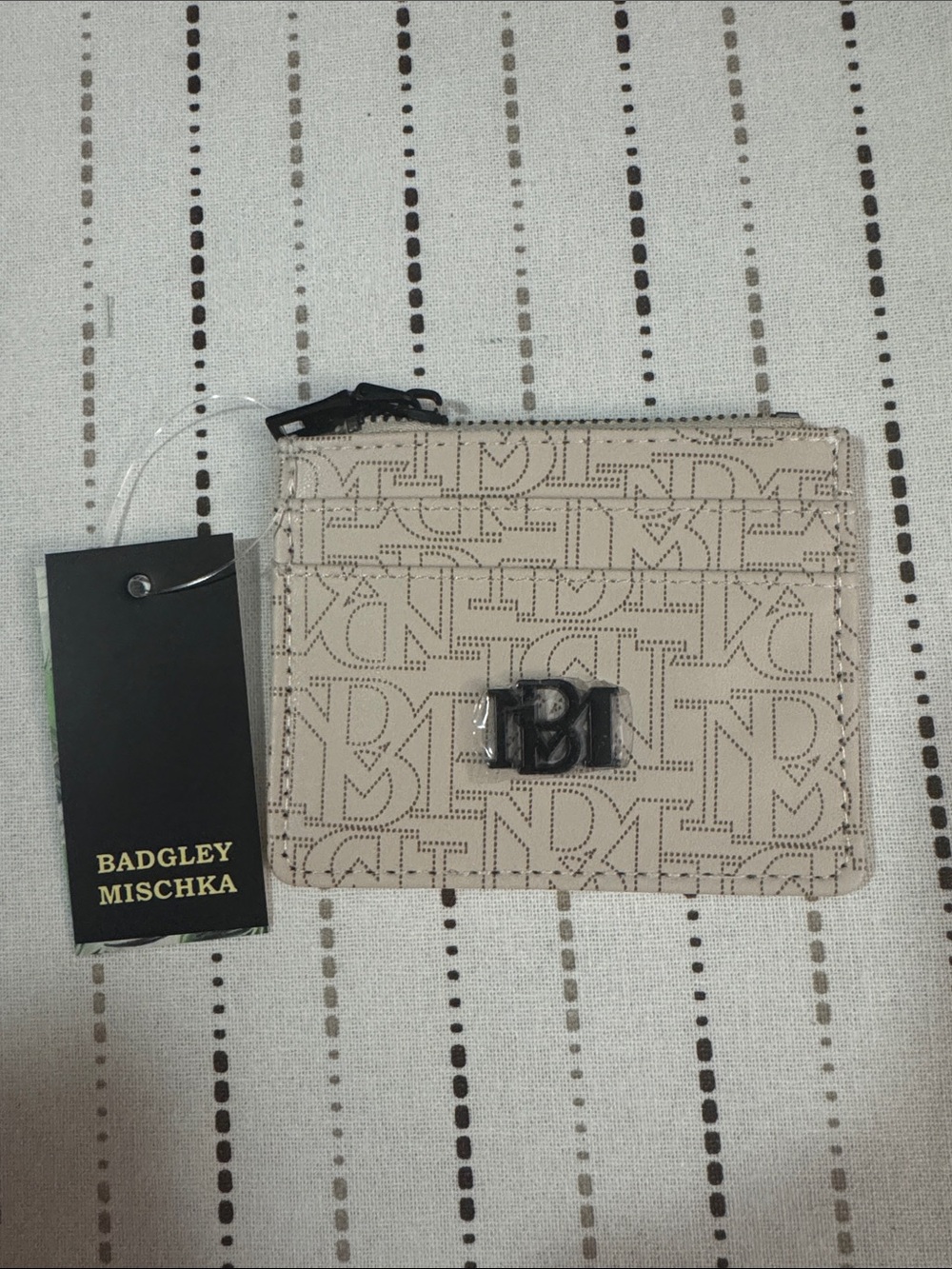 NWT Badgley Mischka Black Monogram on Off White Vegan Card & Cash Holder